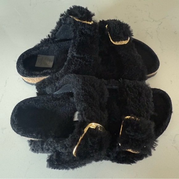 NIB Birkenstock Arizona Big Buckle teddy sandal in black Size: 8US/39EU - Picture 3 of 5